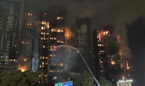 Số người thương vong trong vụ ch&#225;y chung cư ở Hong Kong (Trung Quốc) tiếp tục tăng