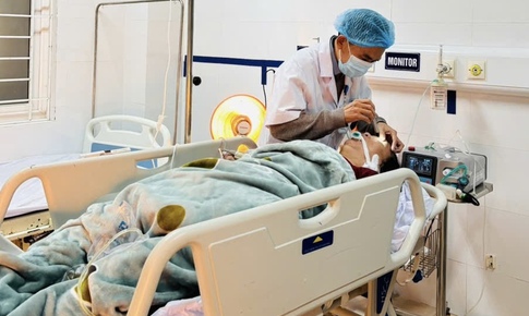 2 chị em nguy kịch v&#236; đốt than sưởi ấm trong ph&#242;ng k&#237;n