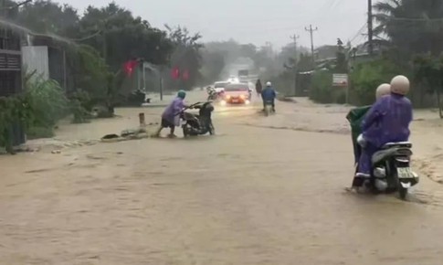 B&#227;o số 15 di chuyển chậm nhưng thời gian hoạt động rất d&#224;i