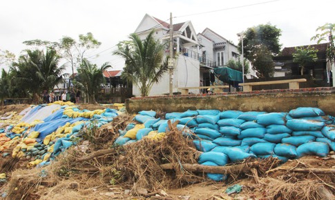 Sạt lở &#39;đe dọa&#39; h&#224;ng trăm hộ d&#226;n, Đ&#224; Nẵng c&#244;ng bố t&#236;nh huống khẩn cấp về thi&#234;n tai