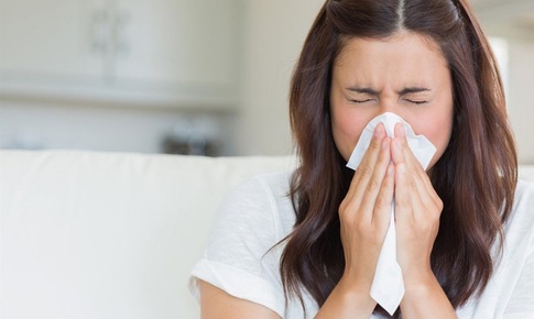 Ph&#242;ng vi&#234;m mũi dị ứng khi ng&#224;y nắng n&#243;ng, đ&#234;m lạnh s&#226;u