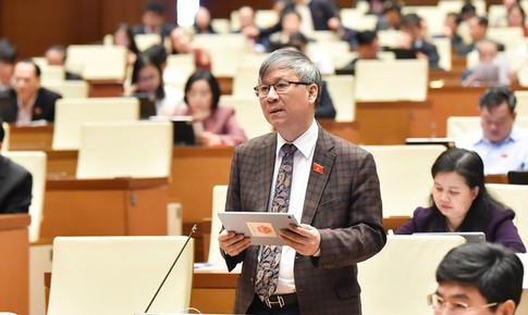 ĐBQH cảm thấy &#39;rất xấu hổ&#39; nếu cấm thuốc l&#225; điện tử trong nước nhưng vẫn sản xuất để xuất khẩu