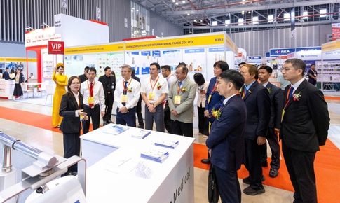 Triển l&#227;m quảng b&#225;, th&#250;c đẩy hợp t&#225;c chuyển đổi số, khoa học c&#244;ng nghệ trong ng&#224;nh Y tế thu h&#250;t h&#224;ng ngh&#236;n kh&#225;ch tham quan