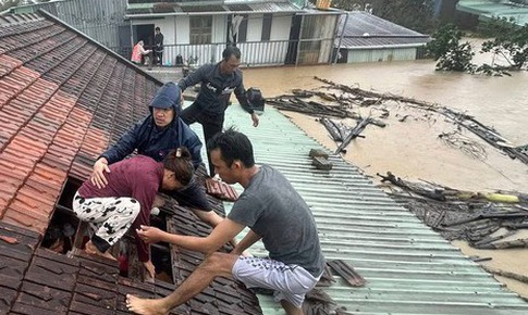 Thủ tướng y&#234;u cầu huy động nguồn lực sửa chữa, x&#226;y lại nh&#224; d&#226;n sau lũ