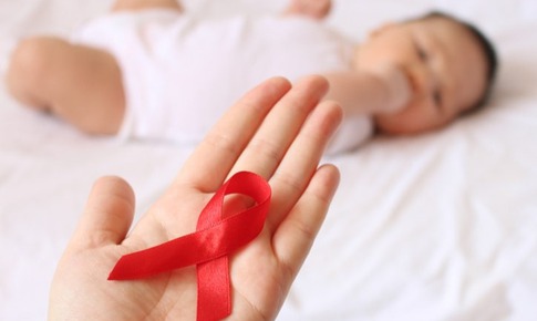 Điều trị cho trẻ nhiễm HIV: Những th&#225;ch thức đặc biệt v&#224; y&#234;u cầu tu&#226;n thủ nghi&#234;m ngặt