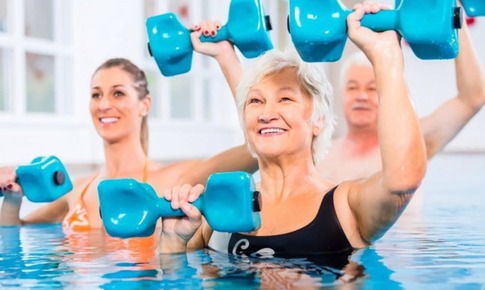 C&#225;ch tập an to&#224;n cho người bị tho&#225;i h&#243;a khớp gối độ 3–4