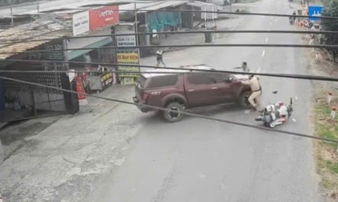 S&#225;ng 28/11: X&#225;c minh danh t&#237;nh &#39;qu&#225;i xế&#39; l&#225;i xe b&#225;n tải h&#250;c ng&#227; xe đặc chủng của CSGT rồi bỏ trốn