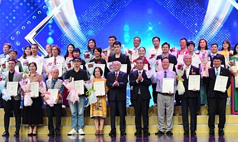 Trao Giải thưởng s&#225;ng t&#225;c, quảng b&#225;, học tập, l&#224;m theo tư tưởng, đạo đức, phong c&#225;ch Hồ Ch&#237; Minh v&#224;o đầu th&#225;ng 12