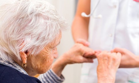 Những dấu hiệu nguy hiểm người bệnh c&#250;m A cần nhập viện khẩn cấp