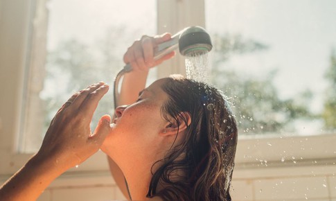 9 nguy&#234;n tắc v&#224;ng khi tắm trong m&#249;a lạnh để kh&#244;ng rước bệnh