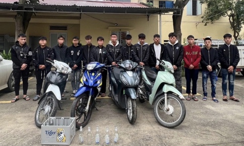 Hơn 20 thanh thiếu ni&#234;n mang hung kh&#237; hỗn chiến trước qu&#225;n bi a ở Ph&#250; Thọ