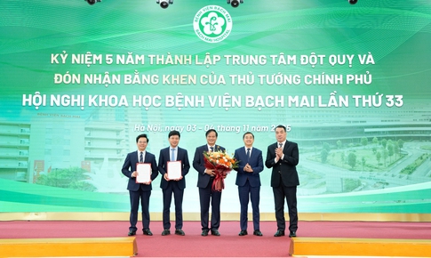 Thứ trưởng Trần Văn Thuấn: Tiếp tục ho&#224;n thiện thể chế, th&#250;c đẩy chuyển đổi số, đổi mới s&#225;ng tạo trong y tế