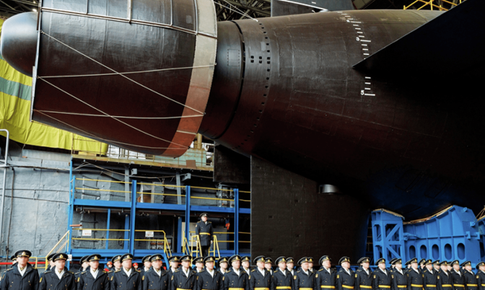 Nga hạ thủy &#39;t&#224;u mẹ&#39; hạt nh&#226;n nặng 10.000 tấn