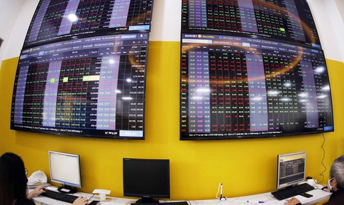 Chứng kho&#225;n &#39;xanh vỏ đỏ l&#242;ng&#39;, điểm tựa từ nh&#243;m bất động sản đầu ng&#224;nh