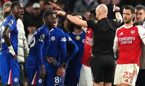 Premier League: Chelsea-Arsenal chia điểm trong trận cầu &#39;mưa thẻ phạt&#39;