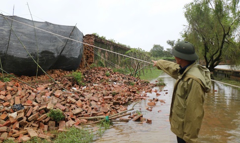 Hiện trường đoạn bờ tường Ho&#224;ng th&#224;nh Huế bị mưa lũ &#39;k&#233;o sập&#39;