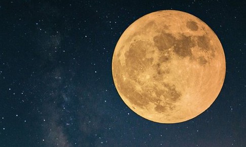 Si&#234;u Trăng th&#225;ng 11 tạo &#225;nh s&#225;ng rực rỡ phủ khắp bầu trời đ&#234;m mai