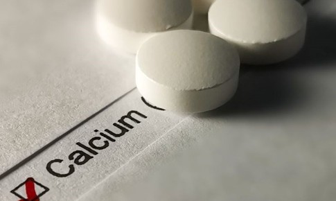 7 loại thực phẩm bổ sung phổ biến c&#243; thể tương t&#225;c với thuốc g&#226;y nguy hiểm