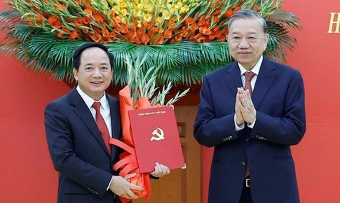 Đồng ch&#237; Trịnh Văn Quyết giữ chức Trưởng Ban Tuy&#234;n gi&#225;o v&#224; D&#226;n vận Trung ương