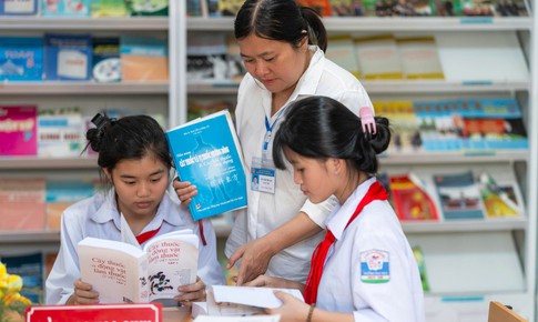 Gi&#225;o vi&#234;n &#39;đếm ngược&#39; ng&#224;y hưởng hệ số lương đặc th&#249;