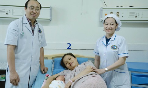 Ca sinh đặc biệt của người mẹ nh&#243;m m&#225;u hiếm nhất Việt Nam