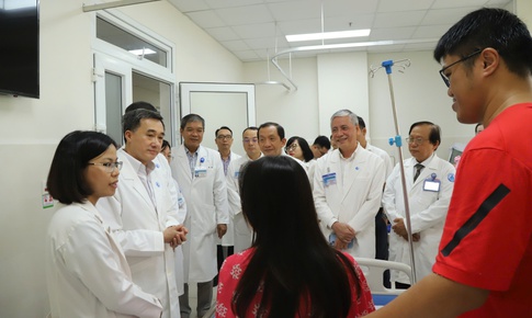 B&#233; g&#225;i của sản phụ Singapore được th&#244;ng tim b&#224;o thai tại Việt Nam ch&#224;o đời khỏe mạnh