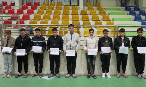 Nh&#243;m thanh ni&#234;n uy hiếp, cướp t&#224;i sản của người nước ngo&#224;i