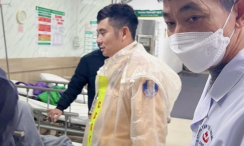 CSGT H&#224; Nội mở đường ‘thần tốc’ đưa bệnh nh&#226;n đột quỵ đến bệnh viện 