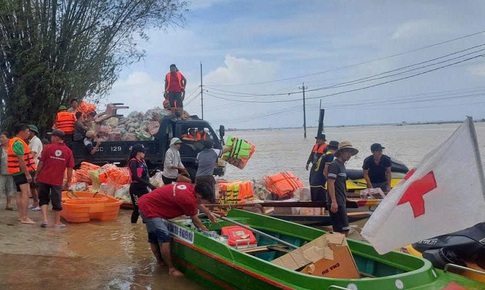 Hội Chữ thập đỏ Việt Nam ph&#226;n bổ hơn 4,8 tỷ đồng cứu trợ khẩn cấp 6 tỉnh bị thiệt hại do mưa lũ