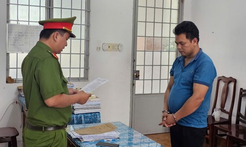 Bắt g&#227; đ&#224;n &#244;ng dụ dỗ b&#233; g&#225;i 13 tuổi quan hệ t&#236;nh dục