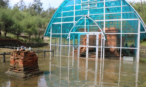 H&#236;nh ảnh mới nhất về Th&#225;p Chăm ngh&#236;n năm tuổi ở Huế sau nhiều ng&#224;y bị ng&#226;m trong nước