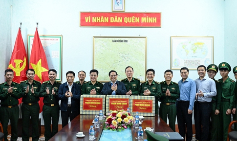Thủ tướng Phạm Minh Ch&#237;nh: &#39;Đồn l&#224; nh&#224;, bi&#234;n giới l&#224; qu&#234; hương, đồng b&#224;o c&#225;c d&#226;n tộc l&#224; anh em ruột thịt&#39;