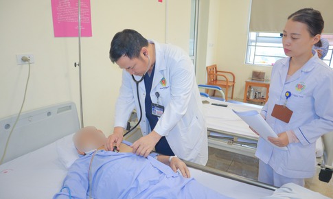 Cụ &#244;ng 80 tuổi cho&#225;ng, kh&#243; thở, ngất tại chỗ, b&#225;c sĩ ph&#225;t hiện bị hẹp kh&#237;t van động mạch chủ