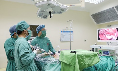 Phẫu thuật nội soi tuyến gi&#225;p qua đường miệng tại Bệnh viện Việt Nam – Thụy Điển U&#244;ng B&#237;