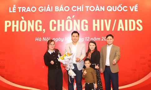 Đông đảo đại biểu dự Lễ tổng kết và trao giải 'Giải Báo chí phòng, chống HIV/AIDS'