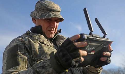 Robot mặt đất Ukraine xuất hiện dày đặc nhưng vẫn bị UAV áp đảo trên chiến trường