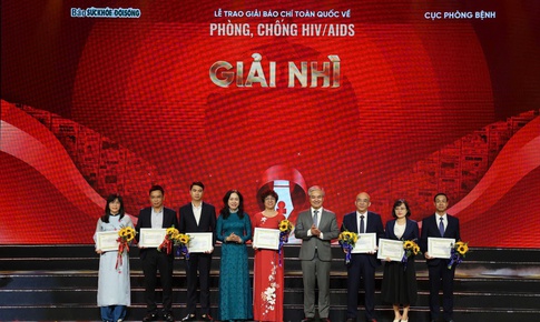 Giải Báo chí toàn quốc về phòng, chống HIV/AIDS: Tôn vinh những đóng góp thầm lặng, tiếp sức cho mục tiêu chấm dứt dịch vào năm 2030