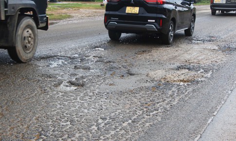 Cận cảnh Quốc lộ 14B xuống cấp nghi&#234;m trọng giữa l&#250;c dự &#225;n chậm tiến độ