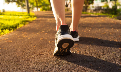 Đi bộ vào thời điểm nào trong ngày mang lại lợi ích sức khỏe tối ưu?