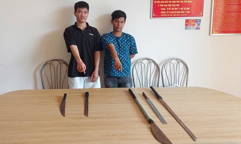 Ch&#233;m người chỉ v&#236; tiếng ‘nẹt p&#244;’