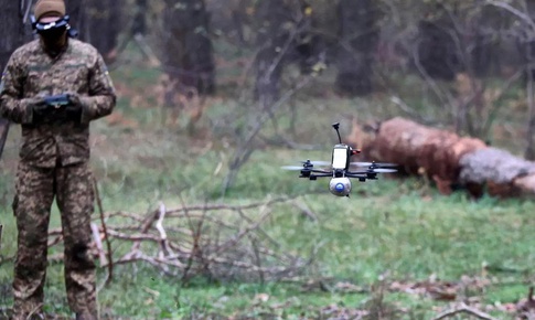 Ukraine đổi mới chiến thuật UAV để b&#224;o m&#242;n sức mạnh Nga tr&#234;n tiền tuyến