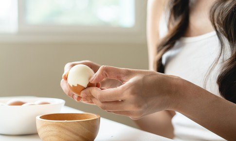 C&#225;ch ăn trứng kh&#244;ng l&#224;m tăng mỡ m&#225;u