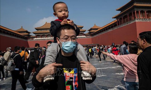 Trung Quốc trả to&#224;n bộ chi ph&#237; sinh con để ngăn khủng hoảng d&#226;n số