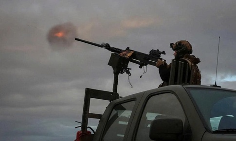 Binh l&#237;nh Ukraine d&#249;ng kh&#237; t&#224;i cổ lỗ thời thế chiến một đối ph&#243; si&#234;u vũ kh&#237; Nga