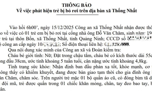Bé gái sơ sinh đặt trong chậu tắm bị bỏ rơi trước cổng nhà dân