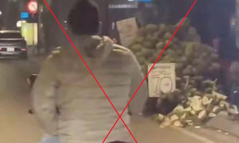 Xử phạt người điều khiển mô tô biển xanh không đội mũ bảo hiểm