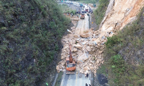 Chuyên gia chỉ cách phòng tránh rủi ro sạt lở khi đi đường đèo núi