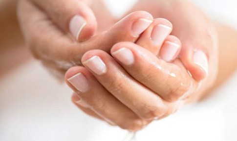 Ra mồ hôi tay chân nhiều cảnh báo những bệnh lý nào?