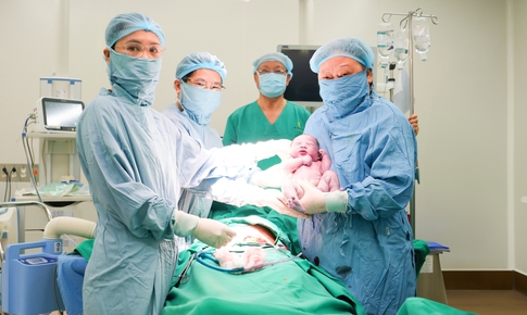 Y học Việt Nam ghi dấu mốc mới: Bé trai sinh ra từ mẹ điều trị u xơ bằng sóng siêu âm hội tụ