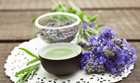 Người mất ngủ n&#234;n uống tr&#224; g&#236; để cải thiện giấc ngủ?